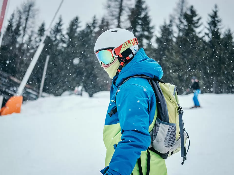 野外探検と軍事訓練