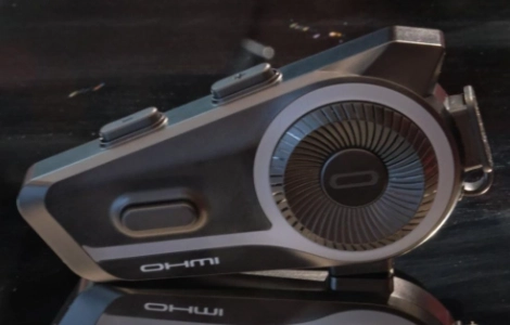 先進のBluetoothヘルメットヘッドホンでライディング体験を向上：OHMIEX D9がグループコミュニケーションの新たなベンチマークを確立した理由