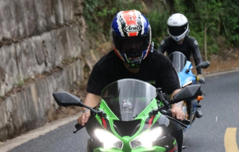 OHMIEX D9インテリジェントライディングシステム：B2B市場向けインテリジェントライディングコミュニケーションシステムの再定義